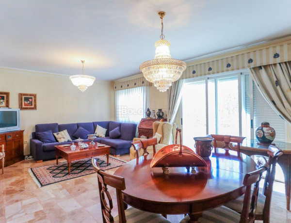 Piso en venta en  ISABEL DE VILLENA, Oliva photo 1
