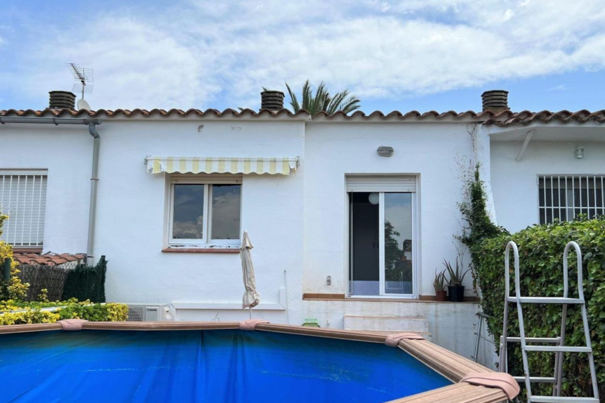 Venta de chalet adosado en , Sant Pere Pescador photo 2