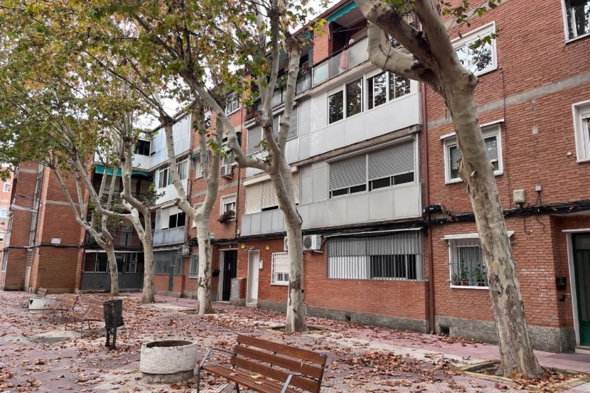 Venta de bajo en Plaza de Narvona, Alcalá de Henares
photo 1