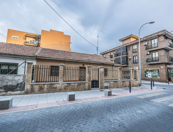 Chalet adosado en venta en , Mejorada del Campo thumbnail 1