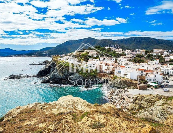 Garaje en venta en  Calle Bernat Metge , Llançà photo 1