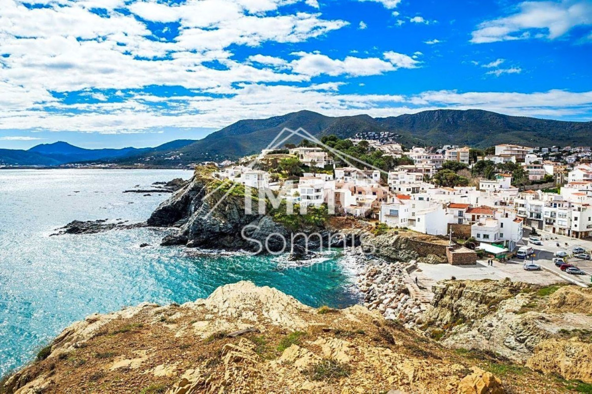 Sprzedaż garażu w Calle Bernat Metge , Llançà photo 2