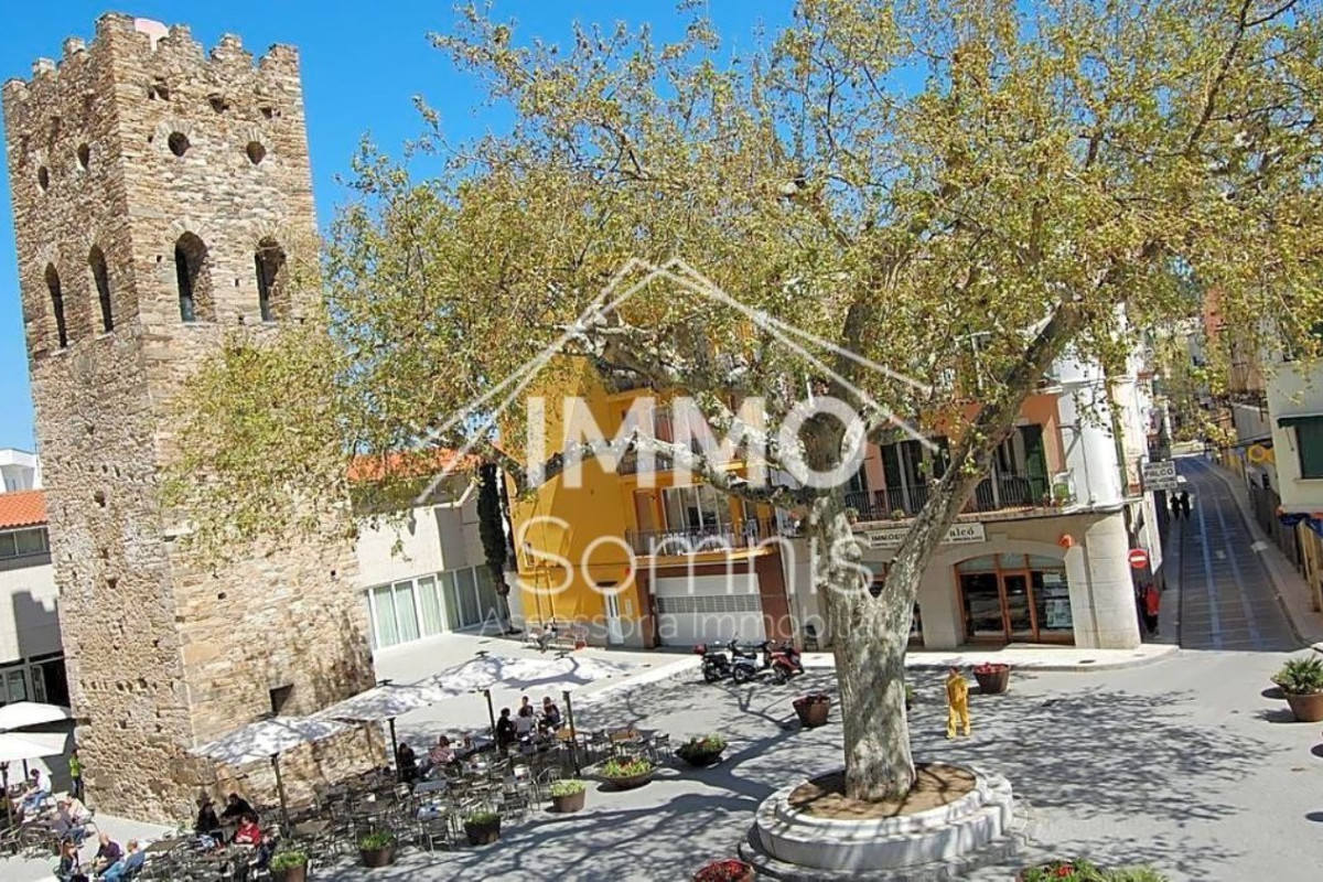 Sprzedaż garażu w Calle Bernat Metge , Llançà photo 4