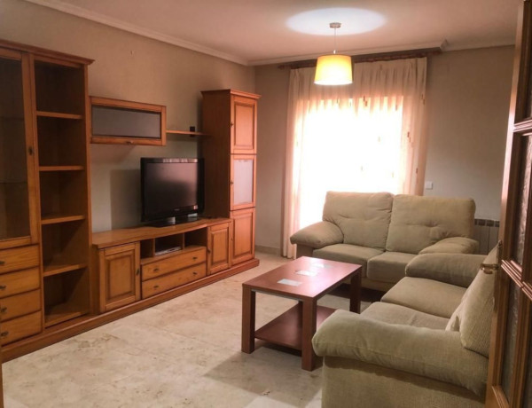 Chalet independiente en venta en Calle Vitigudino, Plasencia photo 1