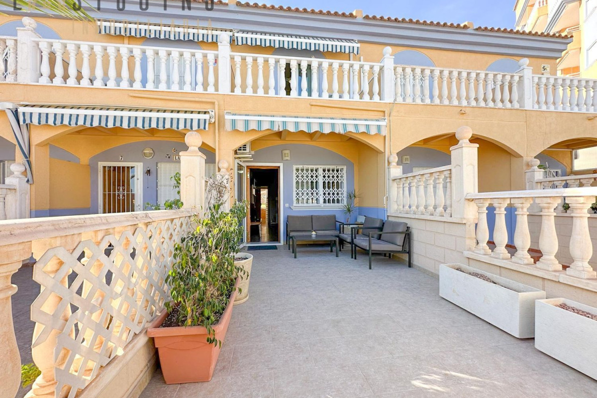 Venta de chalet adosado en  Av. Costa Blanca , Elche / Elx photo 4