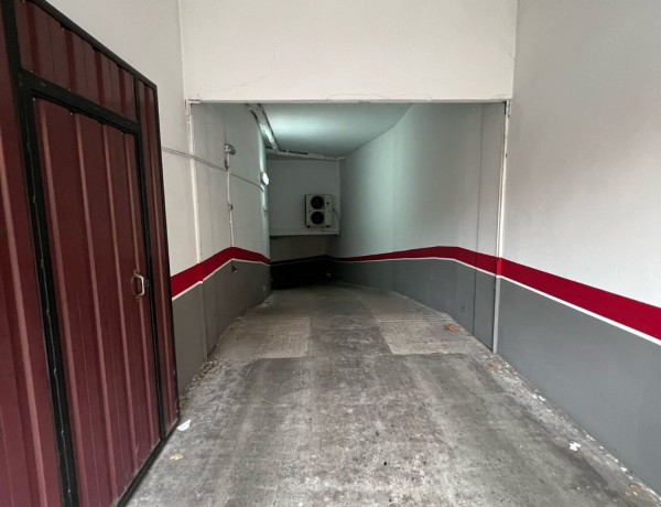 Garaje en venta en  Calle Torre Llambrión, 2 , León photo 1