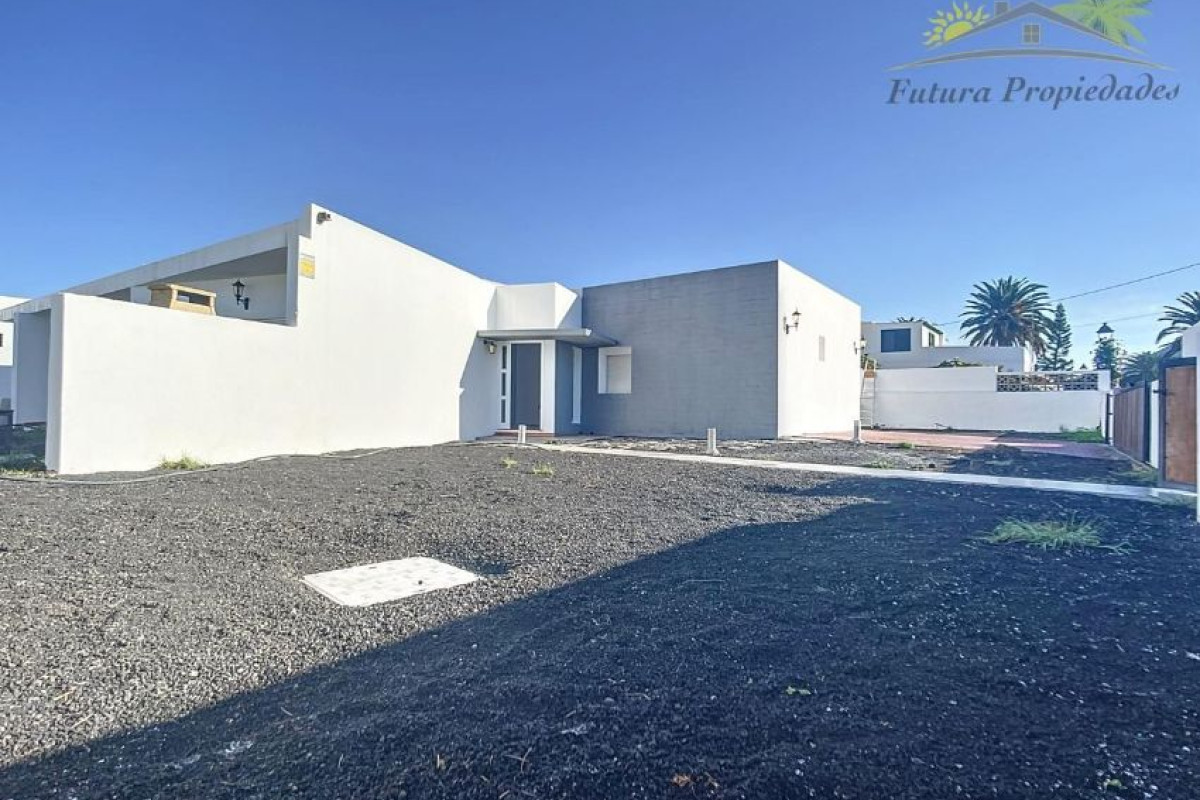 Venta de chalet independiente en Tahiche, Teguise
photo 1