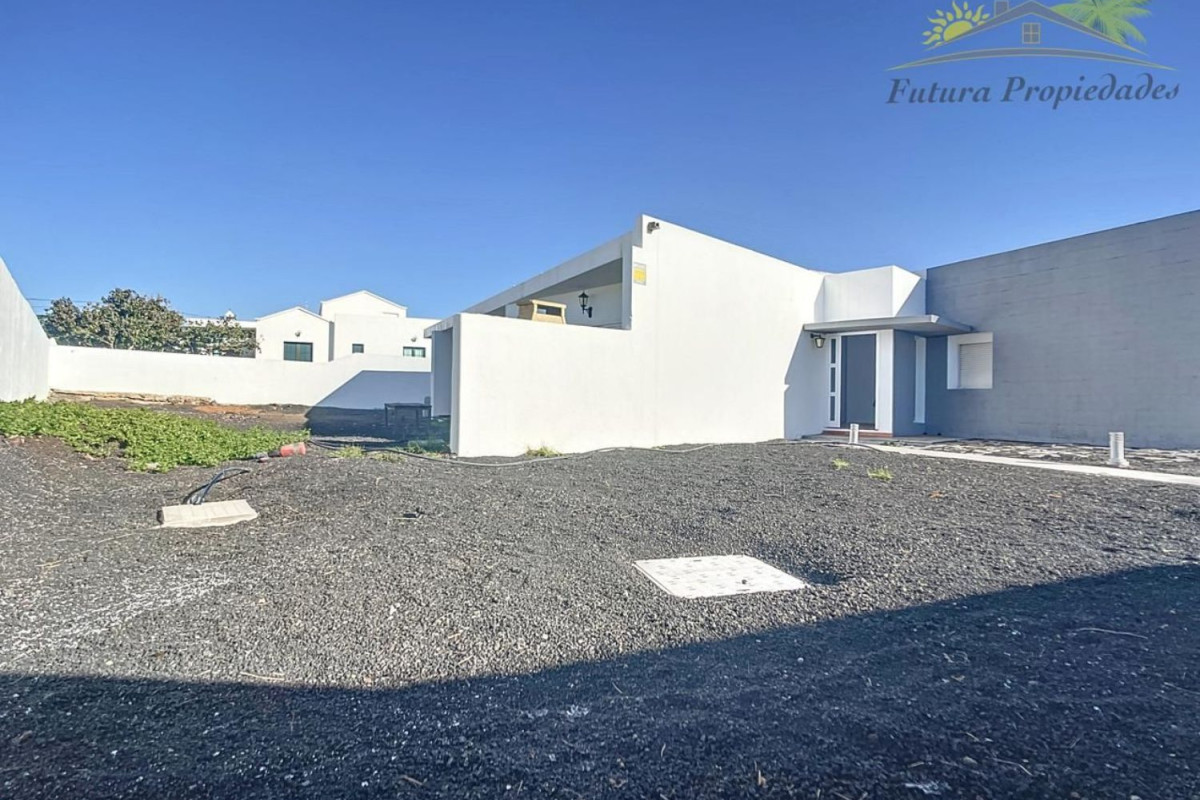 Venta de chalet independiente en Tahiche, Teguise
photo 3