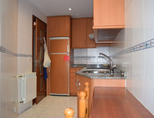 Piso en venta en  Calle de Pérez Costanti, Santiago de Compostela photo 4