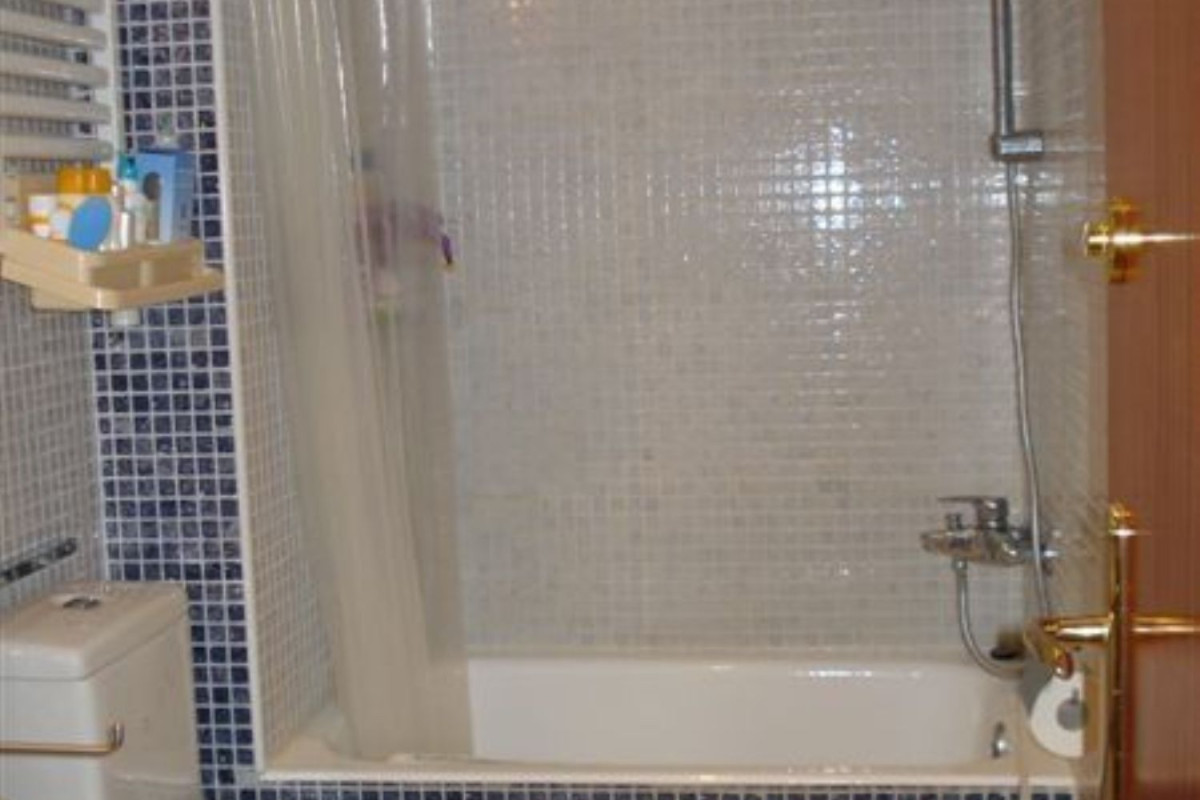 Sprzedaż mieszkania w Calle del Castanyer, 4, Cornellà de Llobregat
 photo 3