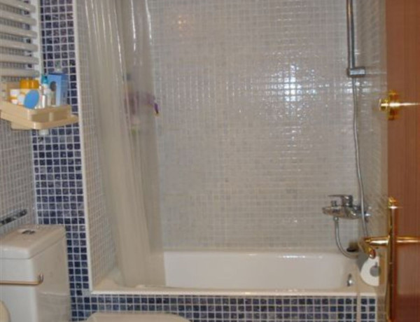 Piso en venta en Calle del Castanyer, 4, Cornellà de Llobregat thumbnail 2