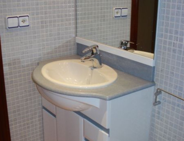Piso en venta en  Calle del Castanyer, 4, Cornellà de Llobregat photo 4