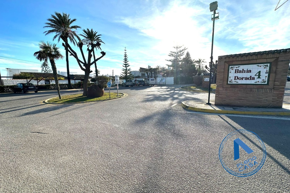 Venta de chalet adosado en Urb. BAHÍA DORADA , Estepona photo 2