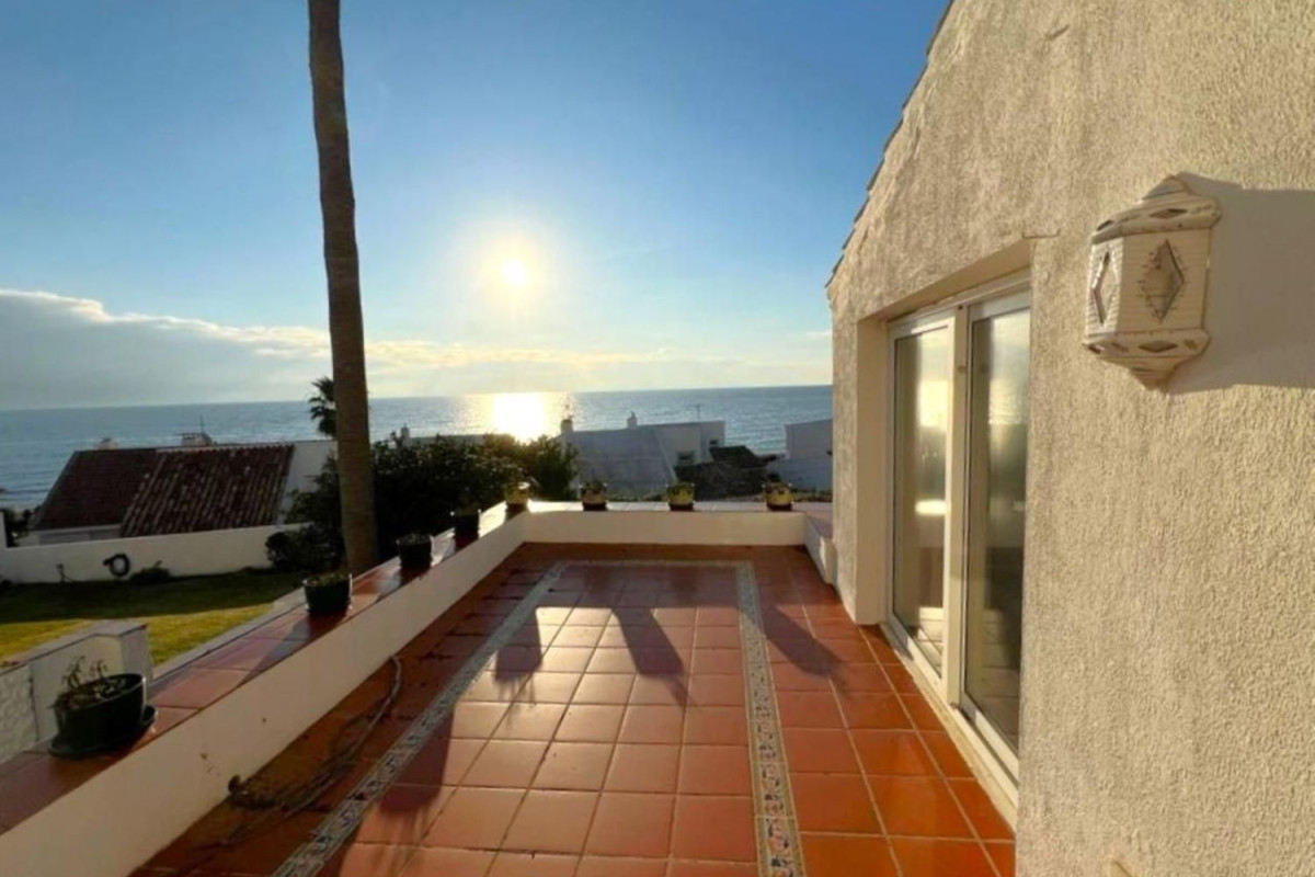 Venta de chalet independiente en Calle Moreno Torroba, Estepona
photo 2