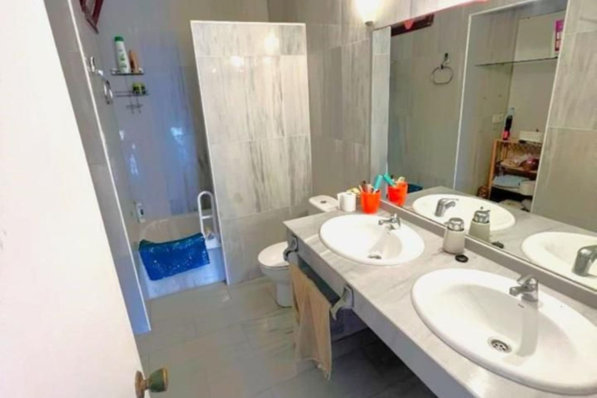 Venta de chalet independiente en Calle Moreno Torroba, Estepona
photo 4