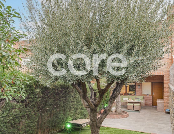 Semi-detached house for sale in  Centre , Castellar del Vallès photo 3