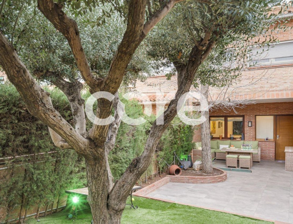 Semi-detached house for sale in  Centre , Castellar del Vallès photo 4