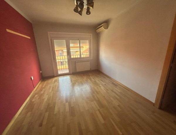 Apartment for sale in  Mercat , Rubí photo 1