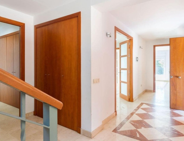 Chalet independiente en venta en  El Cantizal , Las Rozas de Madrid photo 1