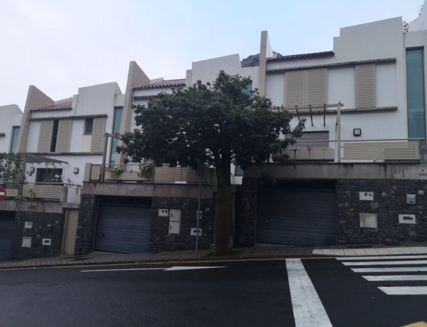Chalet adosado en venta en  Calle Briffard , Santa Cruz de Tenerife photo 1