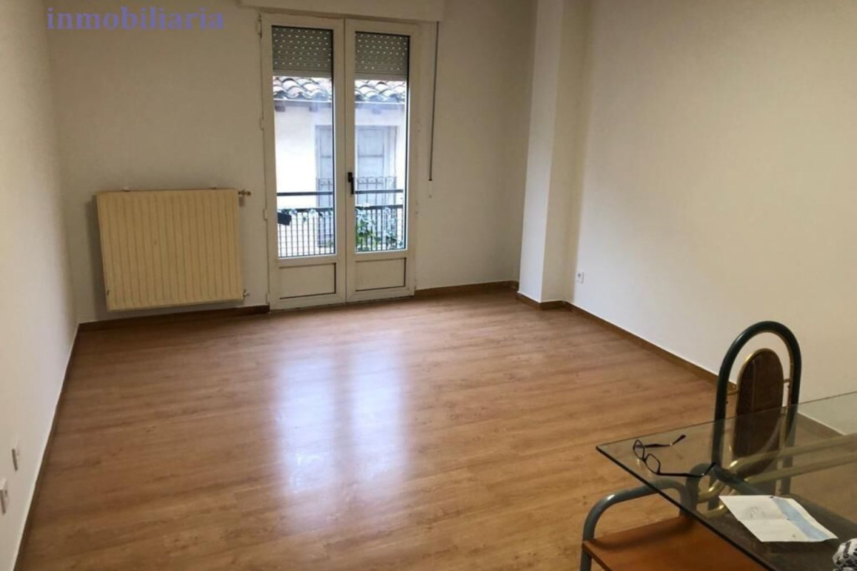 Sale of apartment in Calle Bretón de los Herreros, Logroño
photo 2