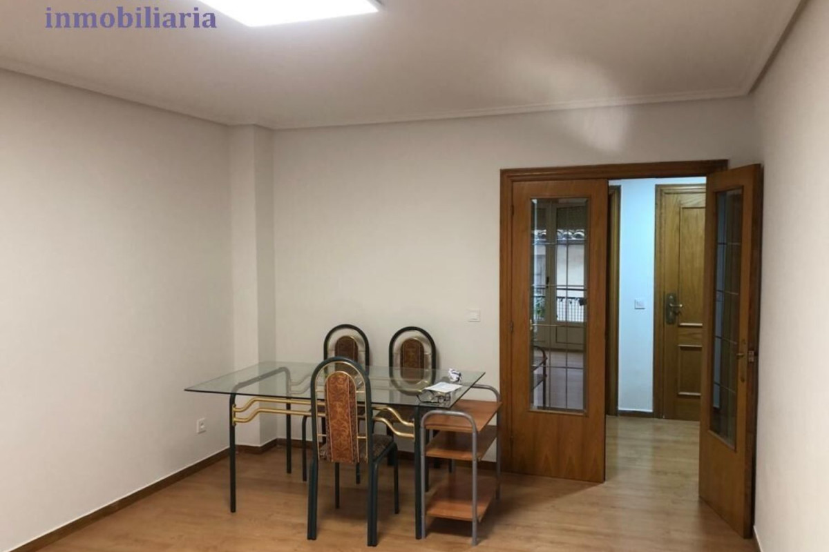Sale of apartment in Calle Bretón de los Herreros, Logroño
photo 3