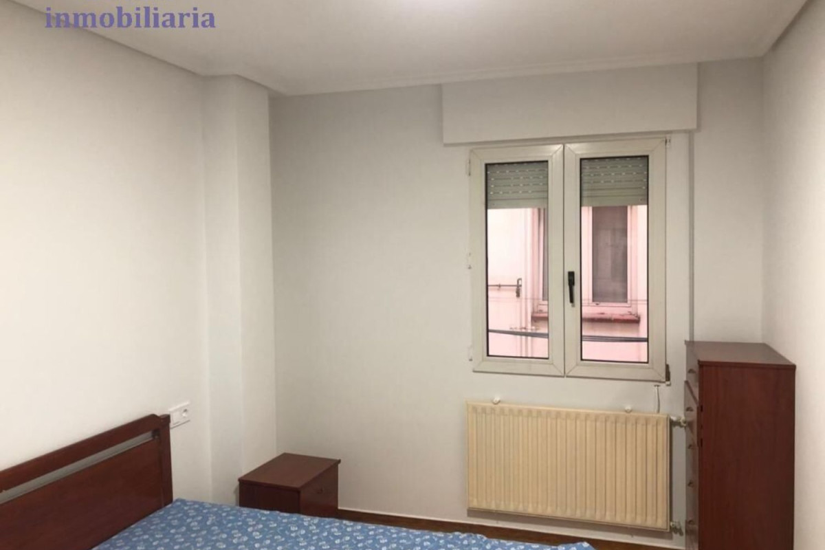 Sale of apartment in Calle Bretón de los Herreros, Logroño
photo 5