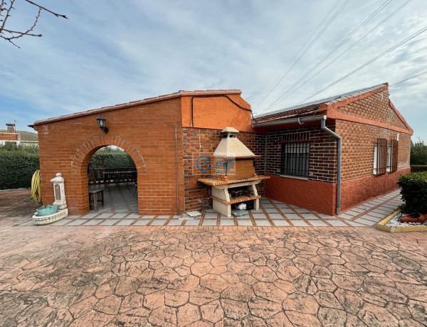 Detached villa for sale in , El Viso de San Juan thumbnail 1