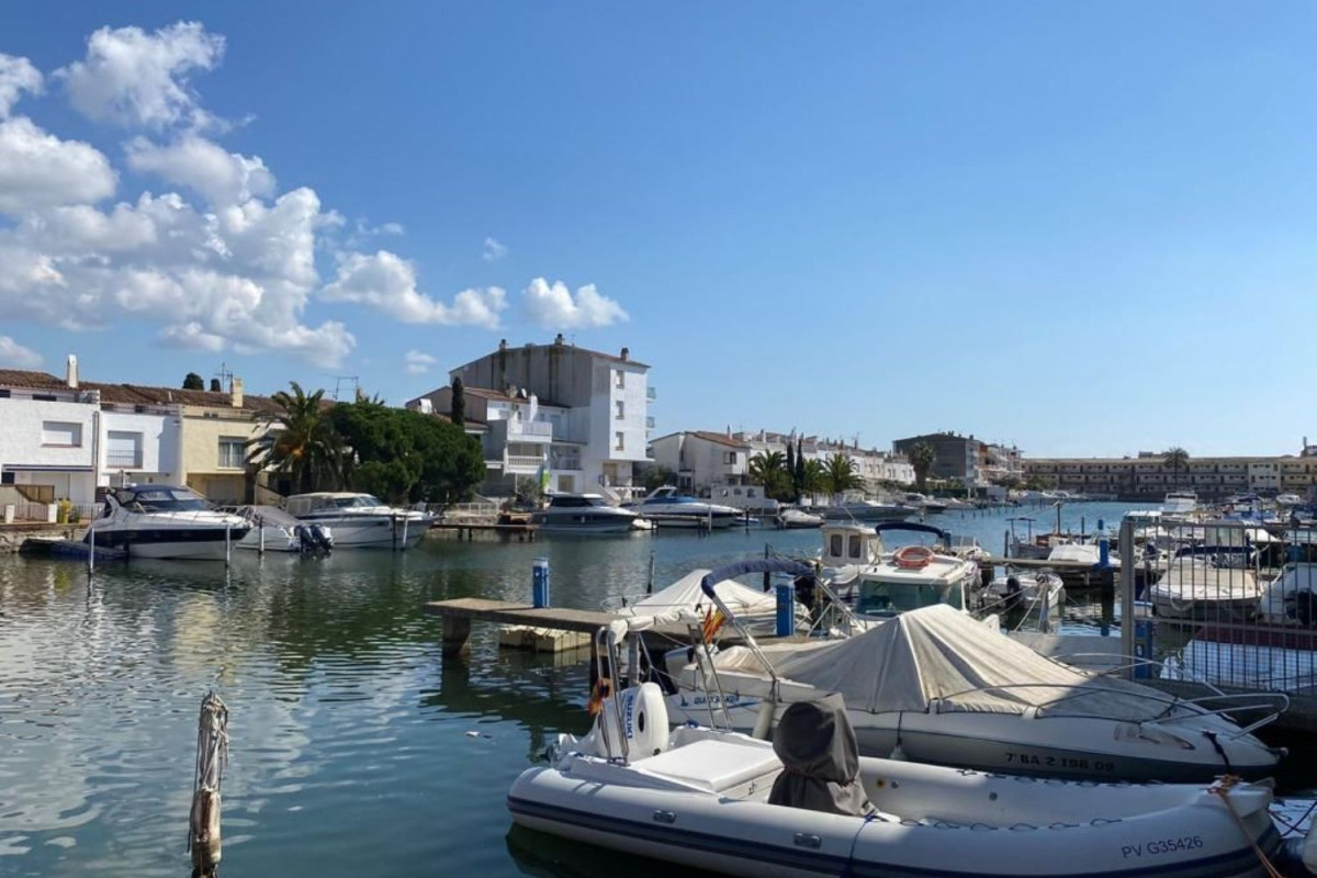 Sale of apartment in Calle Port Empordà, Empuriabrava
photo 3