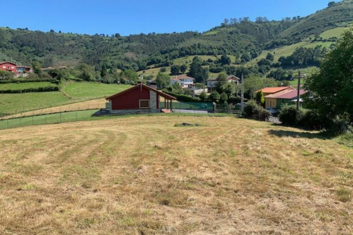 Terreno en venta en Sariego, Asturias photo 1