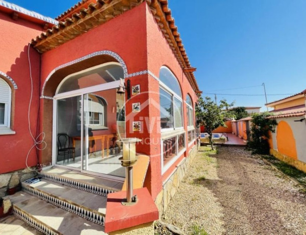 Chalet independiente en venta en  Dr. Gil Vernet, Mont-Roig del Camp photo 1