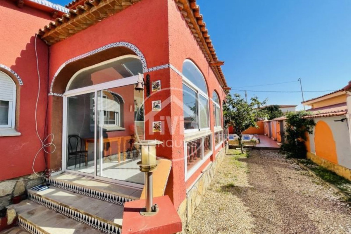 Venta de chalet independiente en Dr. Gil Vernet, Mont-Roig del Camp
 photo 2