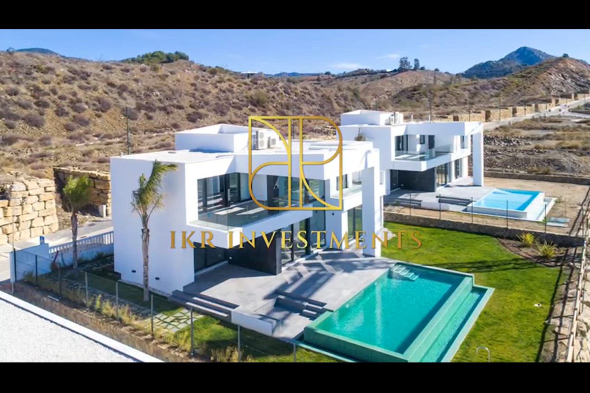 Sale of independent chalet in El Pinar - Congress Palace, Torremolinos
 photo 2