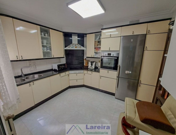 Apartment for sale in Avenida das Camelias, Vigo photo 1