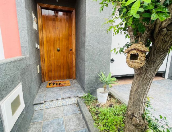 Chalet adosado en venta en  Calle Chineguas, 59 , Santa Cruz de Tenerife photo 2