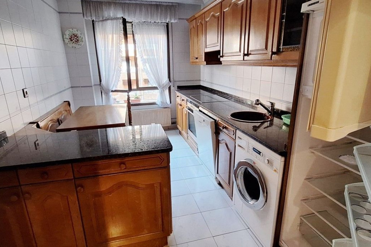 Venta de duplex en Calle Pintor Adrian Aldecoa, Vitoria-Gasteiz photo 3