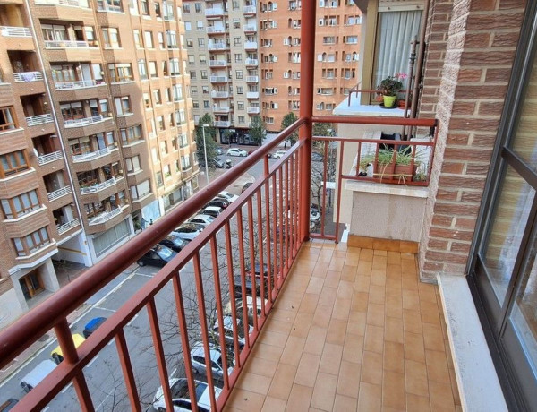 Duplex en venta en Calle Pintor Adrian Aldecoa, Vitoria-Gasteiz photo 4