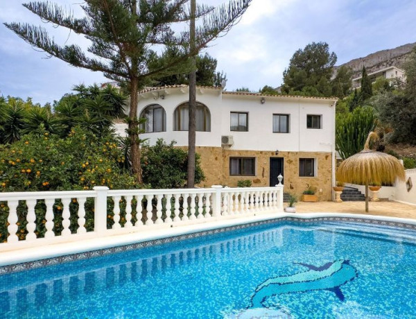 Chalet independiente en venta en  Maryvilla , Calpe photo 1