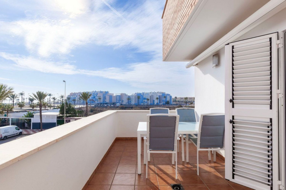 Venta de piso en Avenida Ciudad de Cádiz, 14, Roquetas de Mar
 photo 2