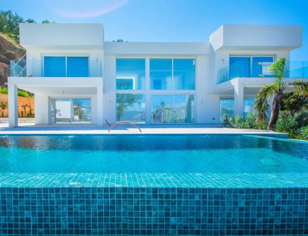 Chalet independiente en venta en Avenida de España, Marbella photo 1