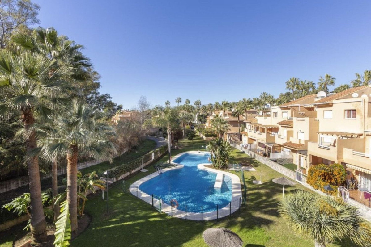 Venta de ático en  Elviria-Cabopino , Marbella photo 2
