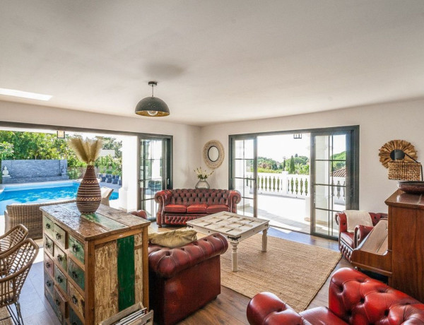Chalet independiente en venta en Calle Internacional City, Marbella thumbnail 2