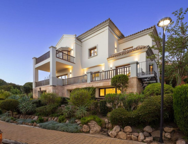 Chalet adosado en venta en  Lomas del Virrey , Marbella photo 1