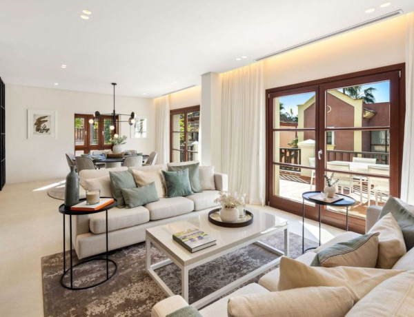 Chalet adosado en venta en  Lomas del Virrey , Marbella photo 2