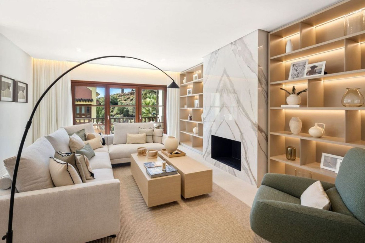 Venta de chalet adosado en  Lomas del Virrey , Marbella photo 3