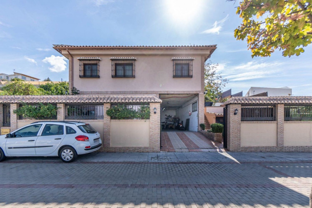 Sale of independent chalet in Altos de la Zubia, La Zubia
photo 1