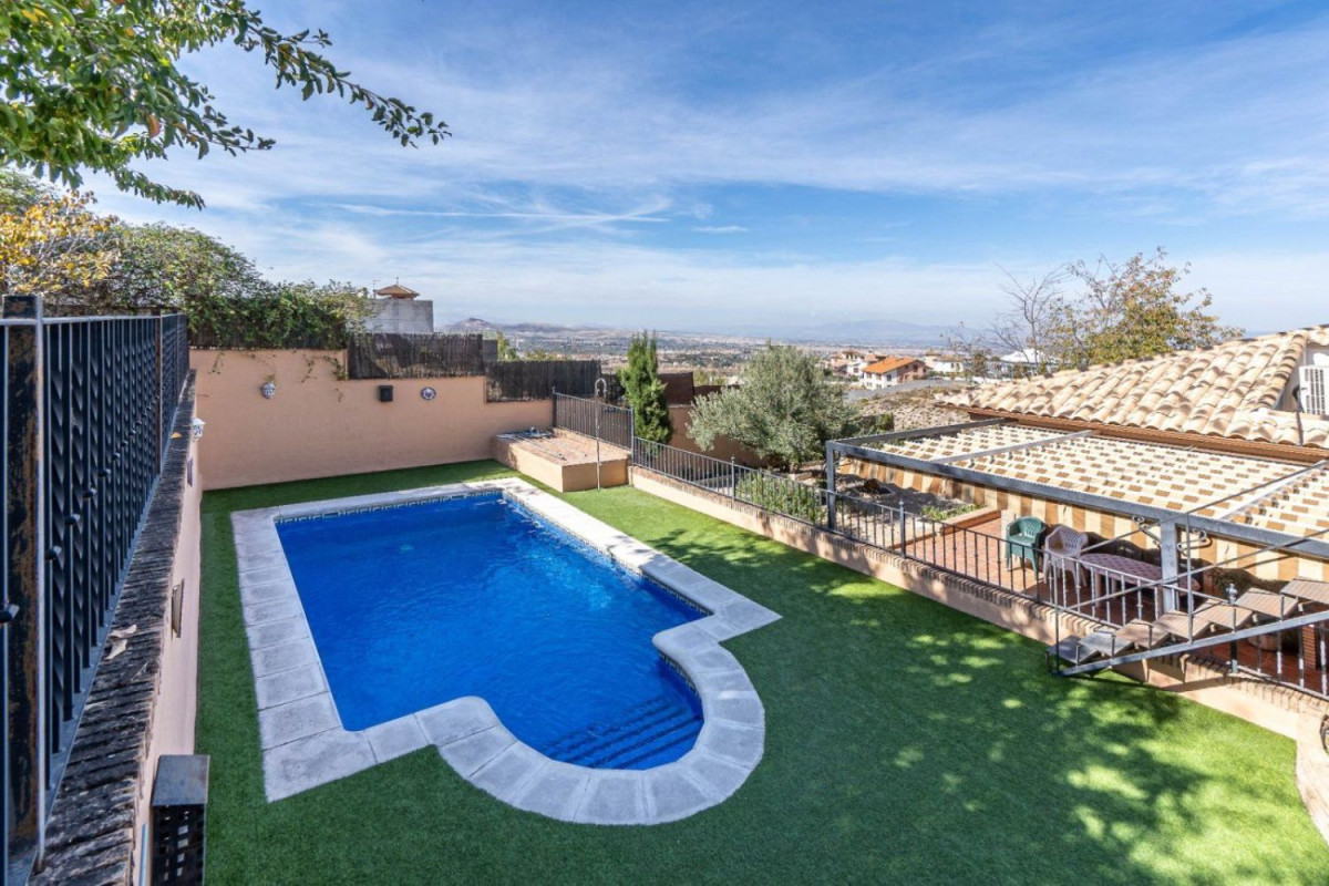 Sale of independent chalet in Altos de la Zubia, La Zubia
photo 2