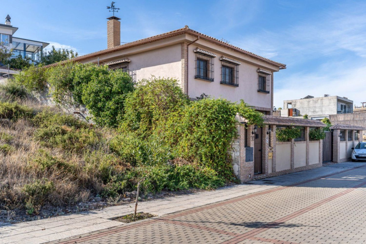 Sale of independent chalet in Altos de la Zubia, La Zubia
photo 3