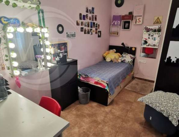 Chalet adosado en venta en Calle de Víctor Balaguer , Cubelles thumbnail 2