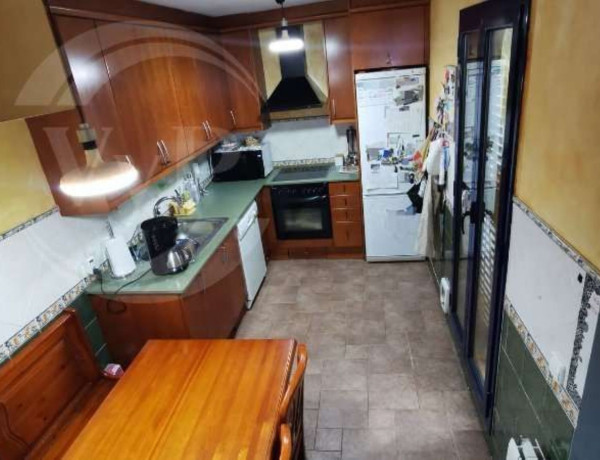 Chalet adosado en venta en  Calle de Víctor Balaguer , Cubelles photo 4